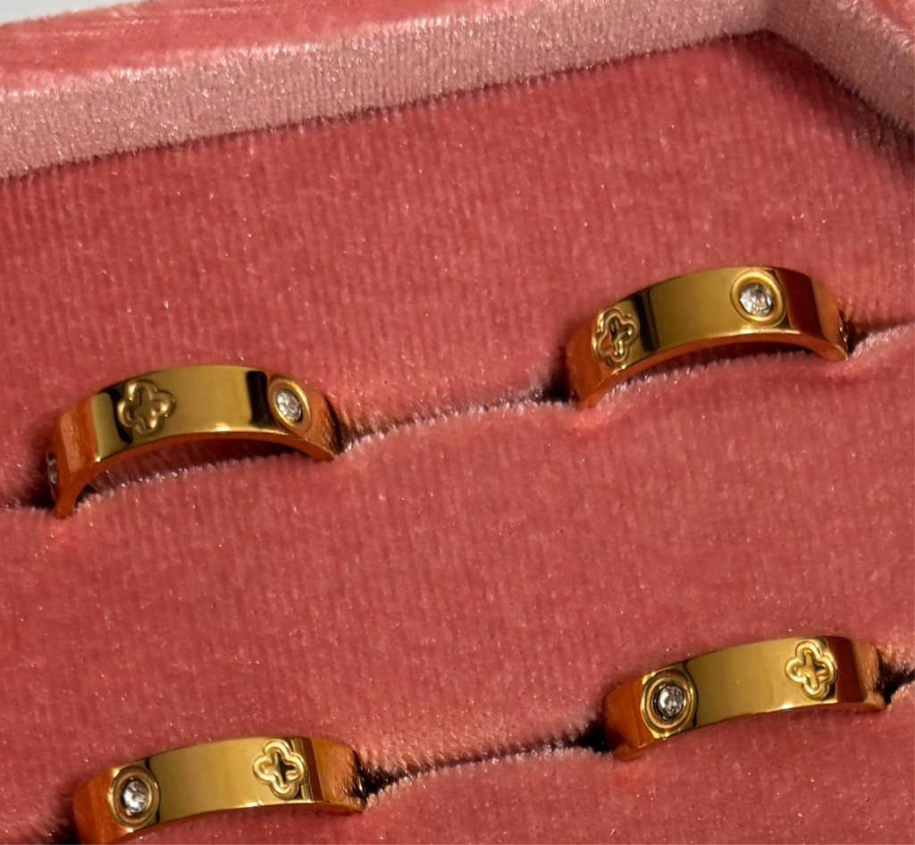 FANCY RING